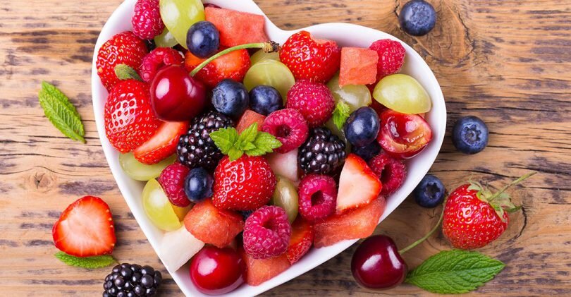 میوه‌ها حاوی مقدار زیادی آنتی‌اکسیدان و مواد مغذی سالم است اما اگر مراقب مصرف کربوهیدرات در رژیم‌ غذایی خود هستید در مصرف میوه‌های انتخابی خود دقت کنید.