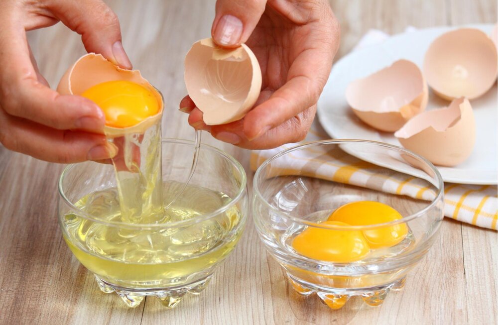 چرا مصرف زرده تخم مرغ خام همراه با شیر خطرناک است؟