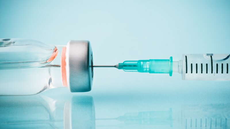 افراد با ریسک بالا منتظر تولید واکسن‌های به روز شده کرونا نباشند