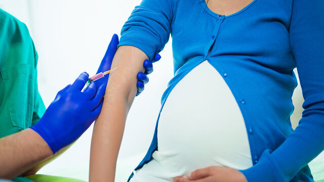 اهمیت تزریق واکسن کرونا برای مادران باردار