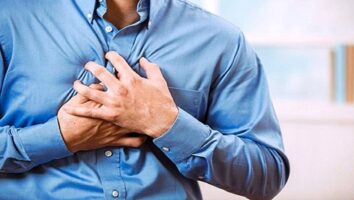 آنچه نباید هنگام بروز درد قفسه سینه انجام داد