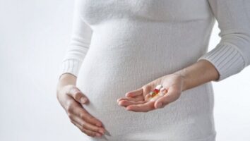 نکات مهمی درباره مصرف ویتامین D ، C و اسید فولیک در بارداری