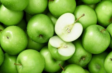 این میوه ها را بعد از ۵۰ سالگی بیشتر بخورید