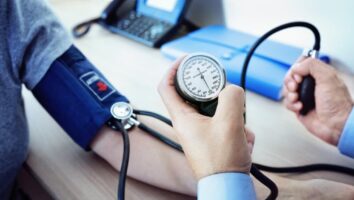 اصلی ترین نشانه های فشار خون را بشناسید