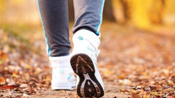 یک ساعت پیاده روی در طبیعت به کاهش استرس کمک می کند