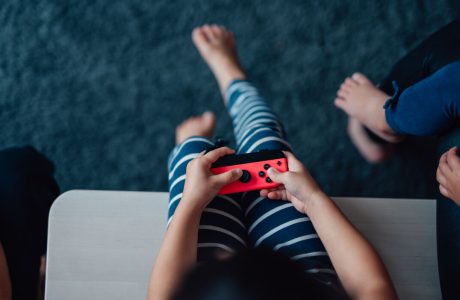 انجام بازی های کامپیوتری با عملکرد شناختی بهتر در کودکان مرتبط است