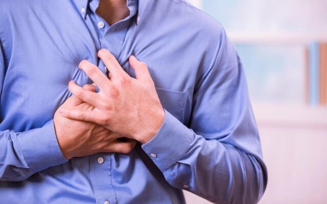 ارتباط درد قفسه سینه و تنگی نفس با خطر ناراحتی قلبی