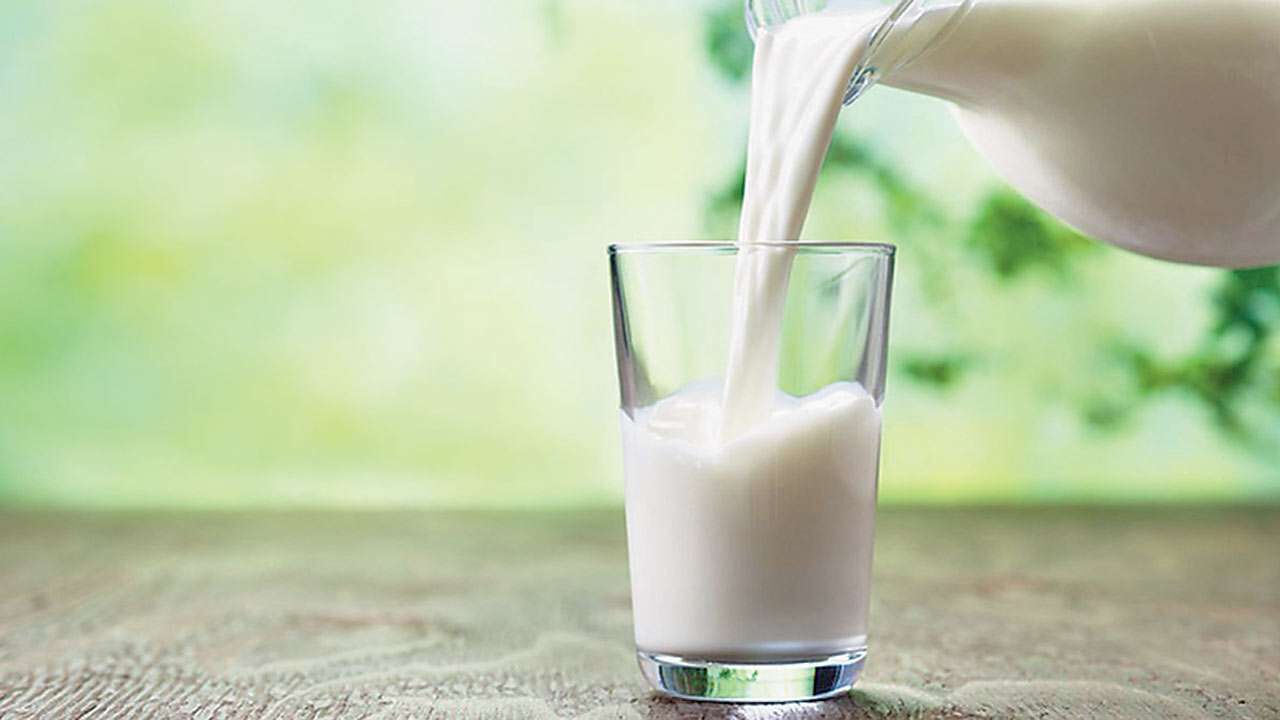 شیر گرم یا سرد: کدام یک برای سلامتی مفیدتر است؟