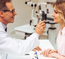 سرطان چشم علائم و راهکارهای درمانی