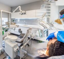 دکتر کامیار عباسی دندانپزشک – مطب تخصصی دندانپزشکی گاندی