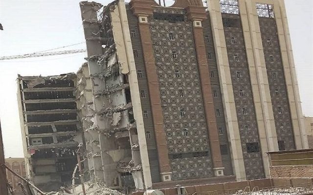 ریزش ساختمان ۱۰ طبقه متروپل در آبادان به ۴۱ کشته رسید