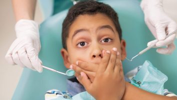 ترس از دندانپزشکی | ۱۰ راه مقابله با آن