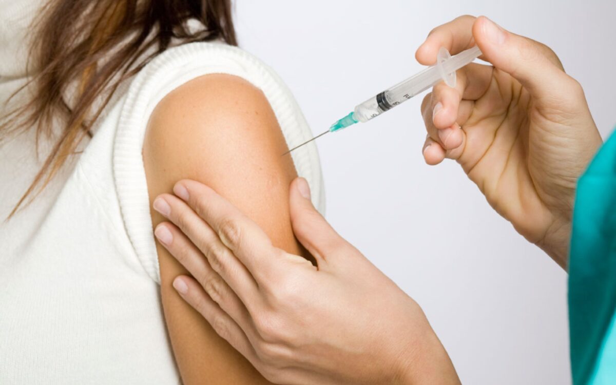 مرگ و میر آنفلوانزا کمتر از کرونا نیست/ واکسن بزنید