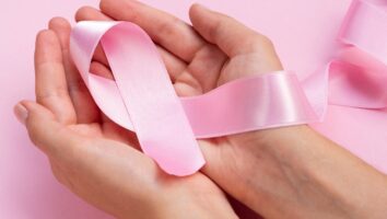 برای درمان سرطان سینه به چه پزشکی مراجعه کنیم