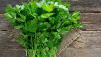سبزی که نباید قبل از جراحی مصرف کرد