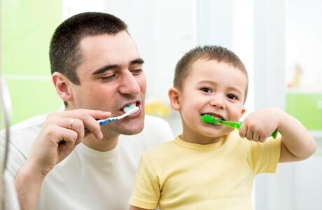 مسواک زدن کودکان از یک تا ۸ سالگی