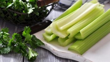 فواید سلامت این تخم شگفت انگیز کرفس